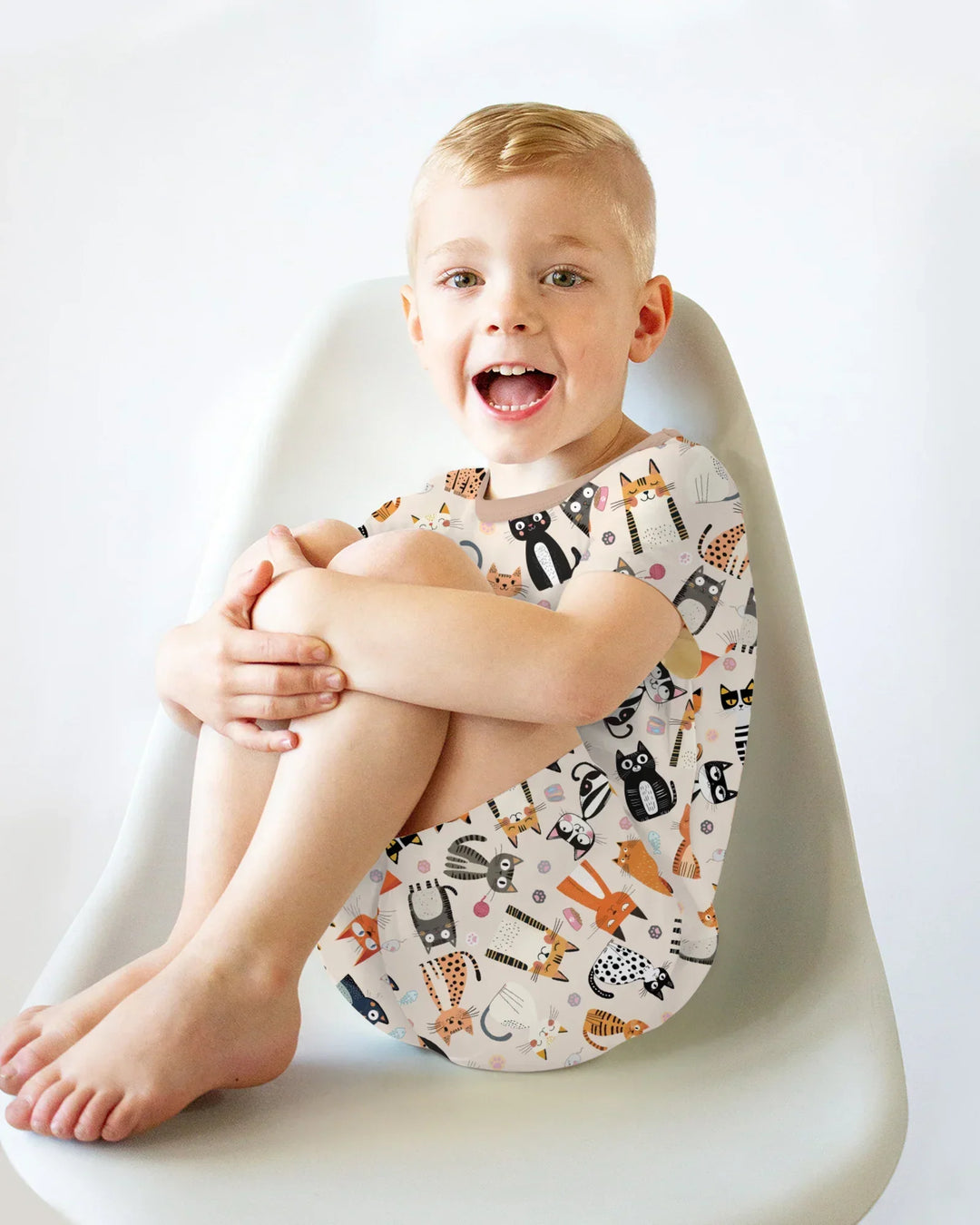 Template Zweiteiliges Pyjama-Set mit kurzen Ärmeln und Shorts