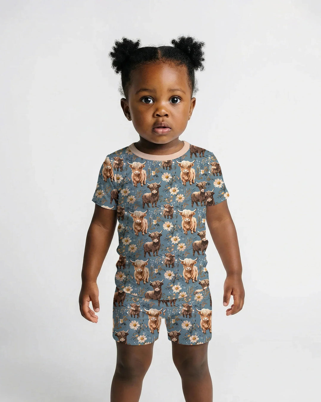 Template Zweiteiliges Pyjama-Set mit kurzen Ärmeln und Shorts
