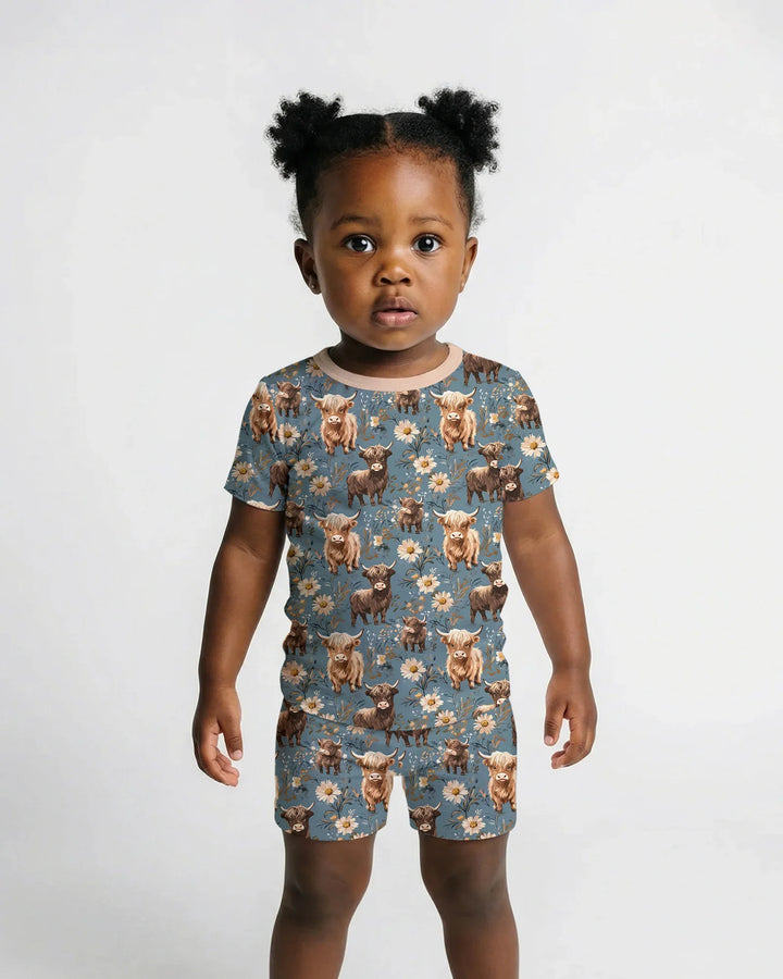 Template Zweiteiliges Pyjama-Set mit kurzen Ärmeln und Shorts