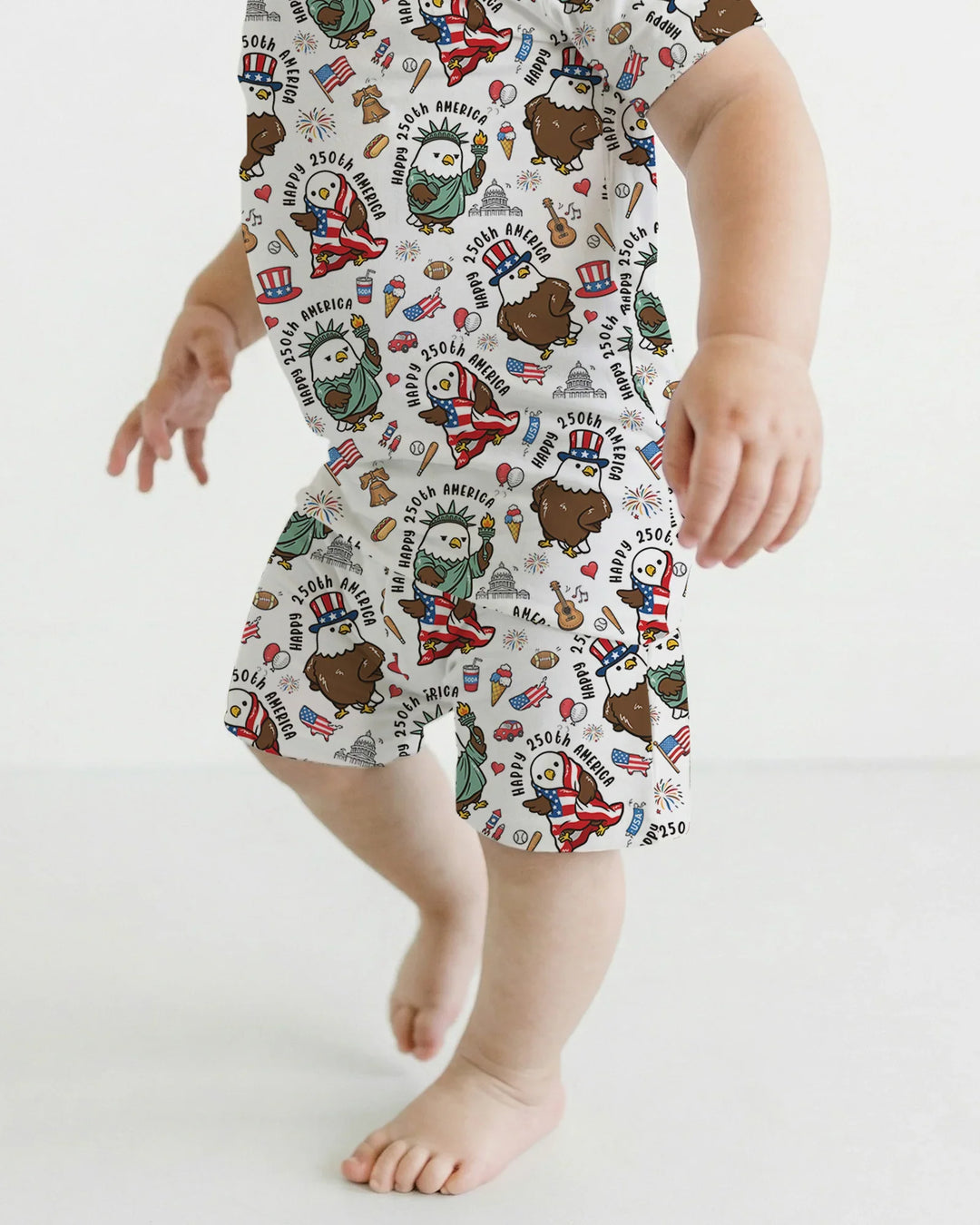 Template Zweiteiliges Pyjama-Set mit kurzen Ärmeln und Shorts