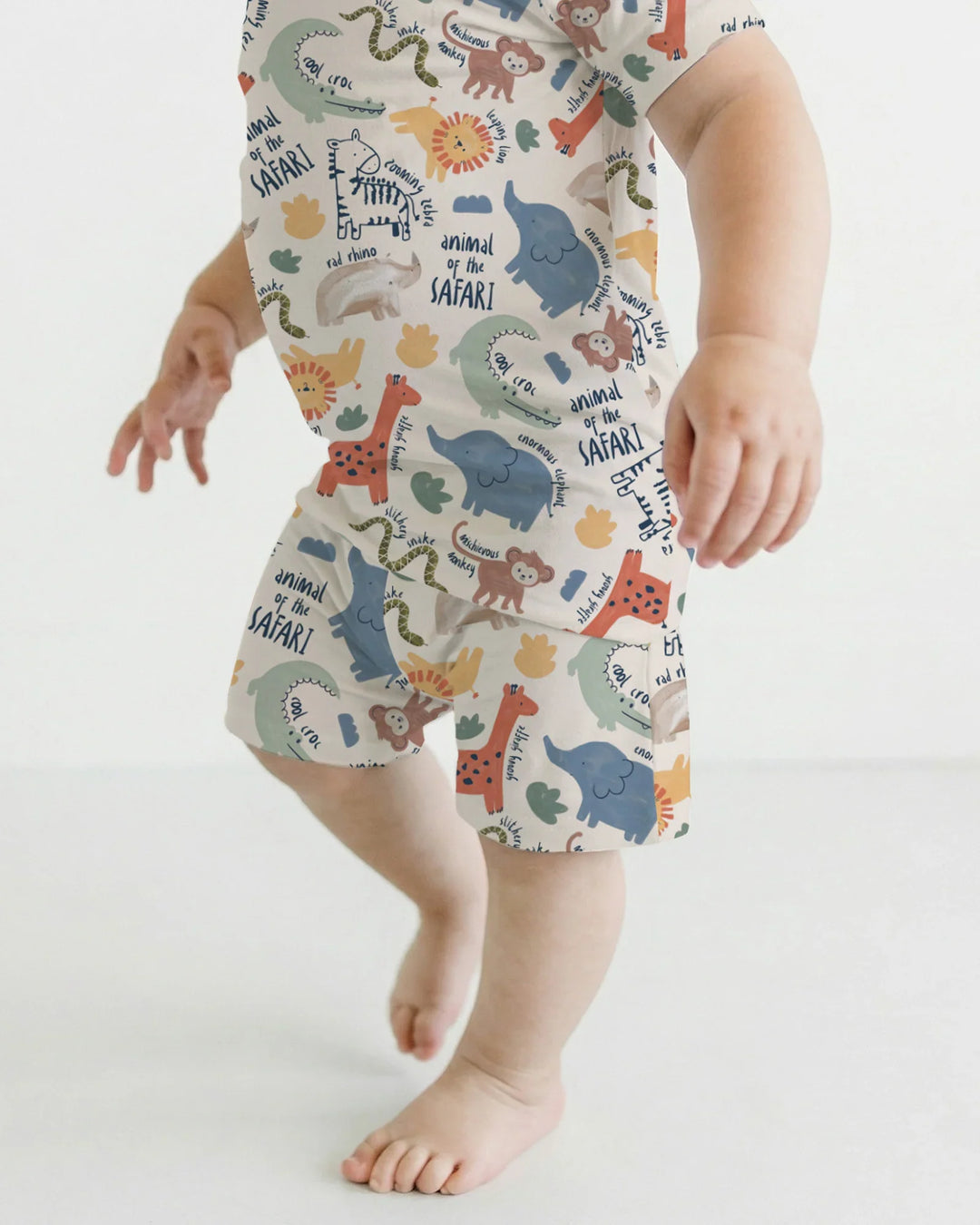 Template Zweiteiliges Pyjama-Set mit kurzen Ärmeln und Shorts