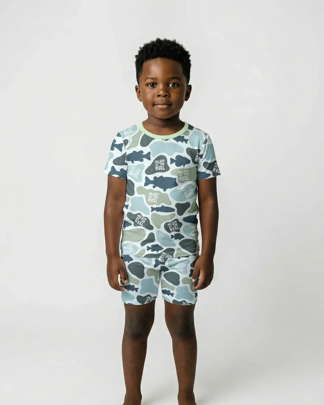 Template Zweiteiliges Pyjama-Set mit kurzen Ärmeln und Shorts