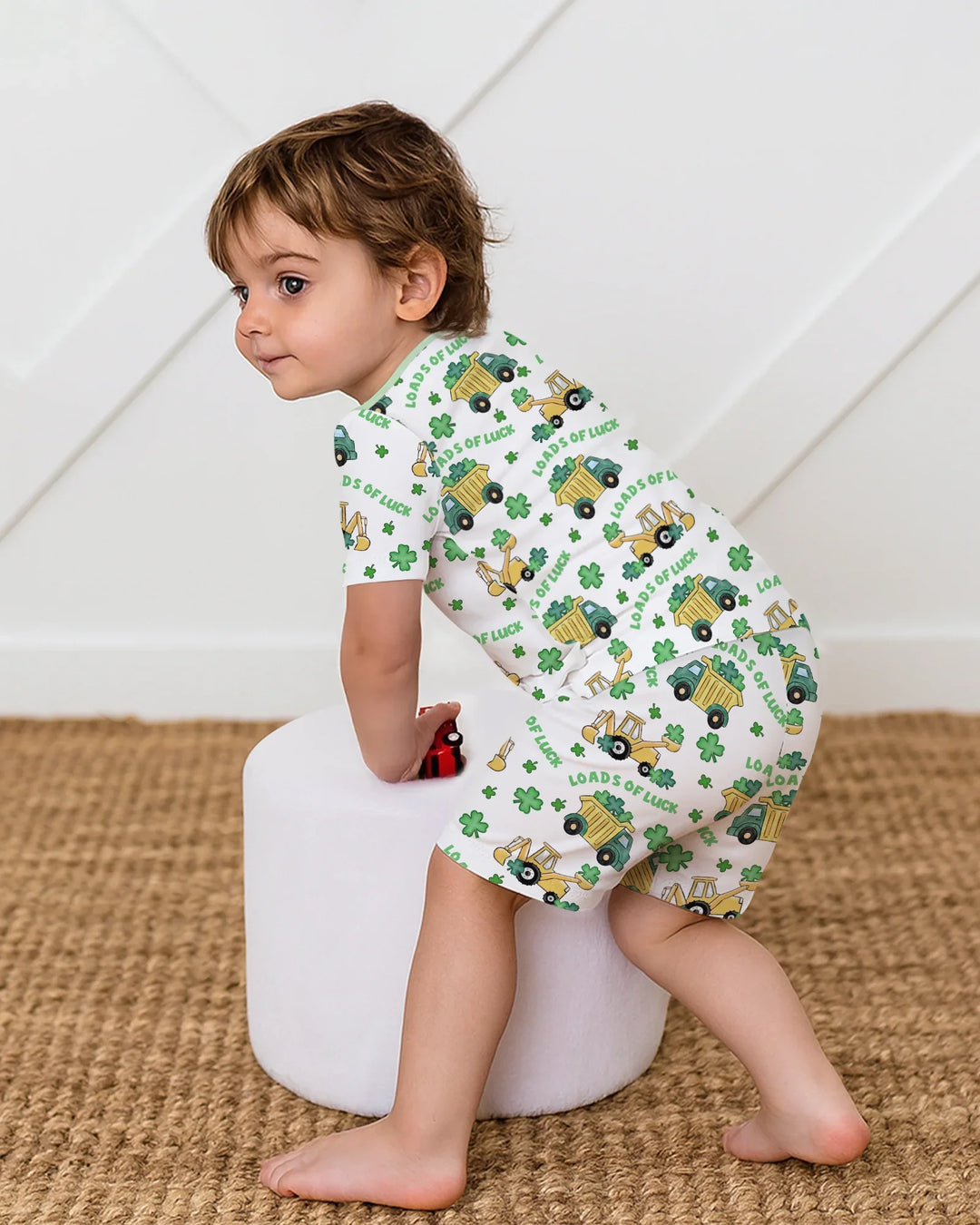 Template Zweiteiliges Pyjama-Set mit kurzen Ärmeln und Shorts