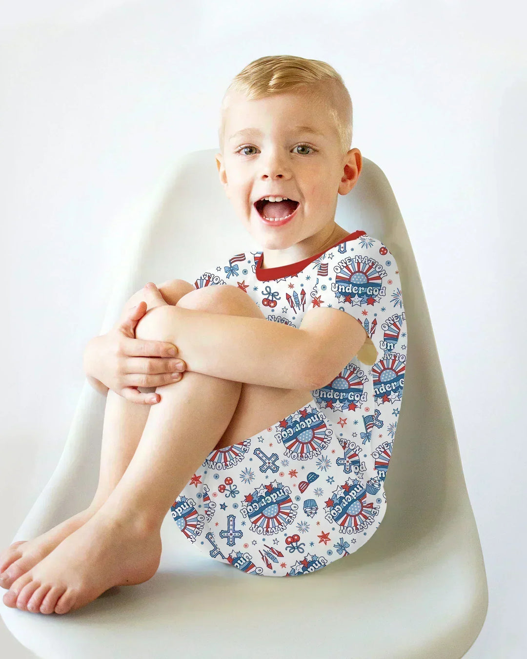 Template Zweiteiliges Pyjama-Set mit kurzen Ärmeln und Shorts