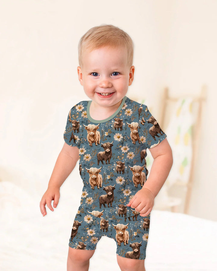 Template Zweiteiliges Pyjama-Set mit kurzen Ärmeln und Shorts