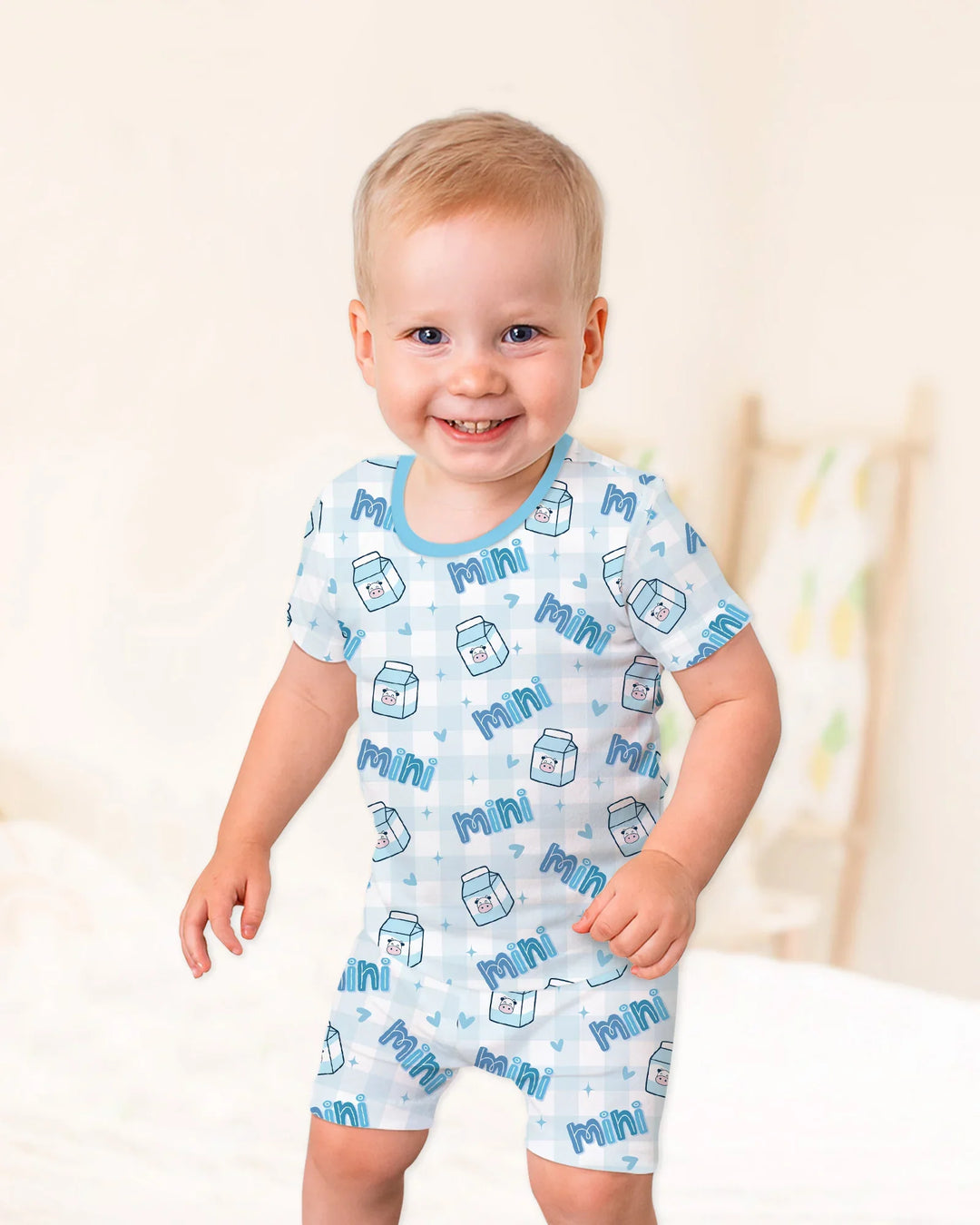 Template Zweiteiliges Pyjama-Set mit kurzen Ärmeln und Shorts
