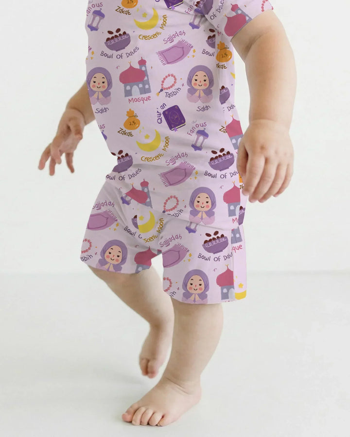 Template Zweiteiliges Pyjama-Set mit kurzen Ärmeln und Shorts