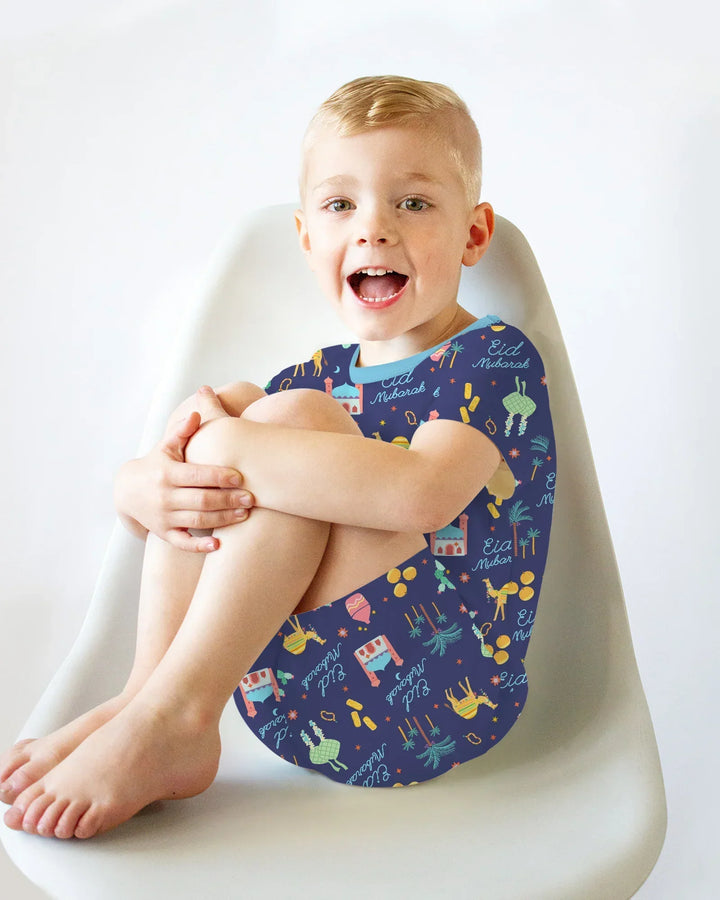 Template Zweiteiliges Pyjama-Set mit kurzen Ärmeln und Shorts