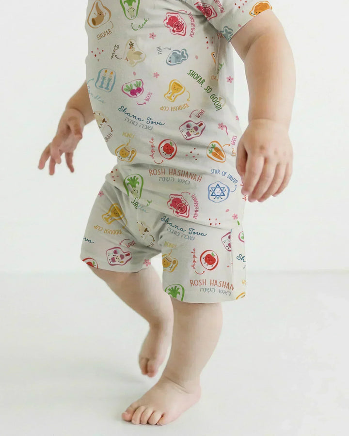 Template Zweiteiliges Pyjama-Set mit kurzen Ärmeln und Shorts