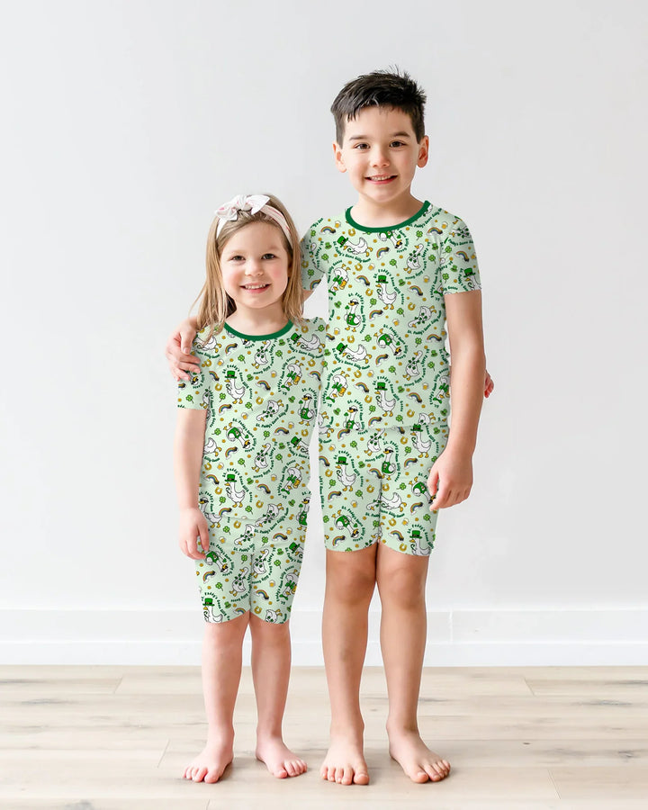 Template Zweiteiliges Pyjama-Set mit kurzen Ärmeln und Shorts