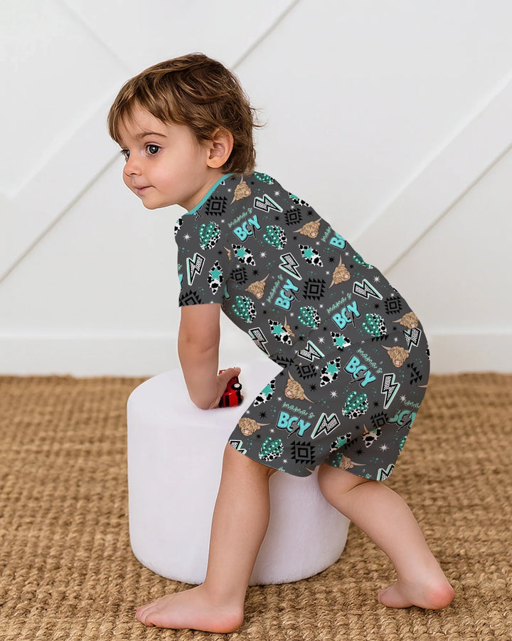 Template Zweiteiliges Pyjama-Set mit kurzen Ärmeln und Shorts