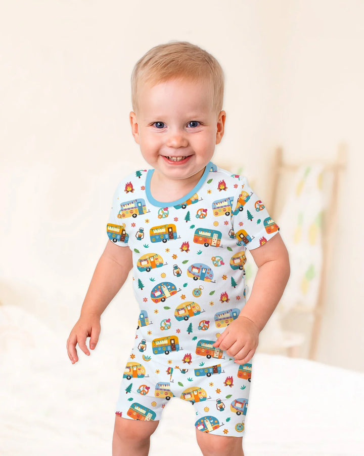 Zweiteiliges Pyjama-Set mit kurzen Ärmeln und Shorts im Sommer-Design