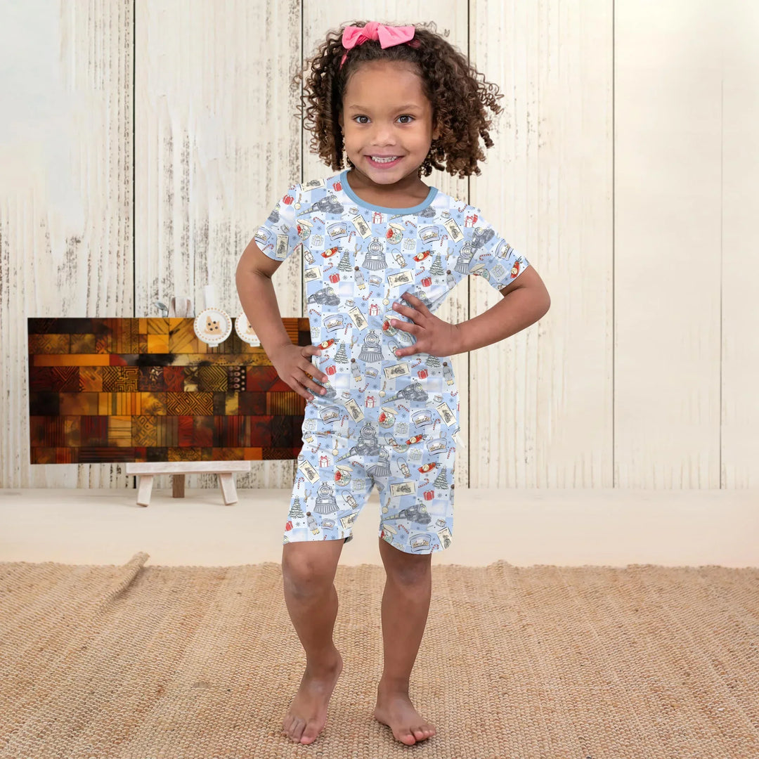 Zweiteiliges Pyjama-Set mit kurzen Ärmeln und Shorts im Sommer-Design