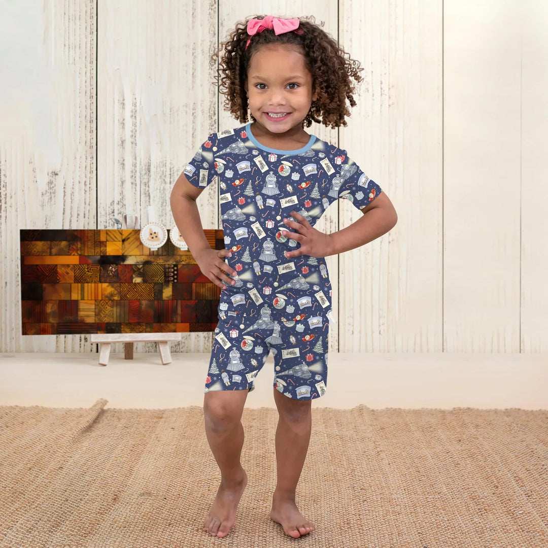 Zweiteiliges Pyjama-Set mit kurzen Ärmeln und Shorts im Sommer-Design