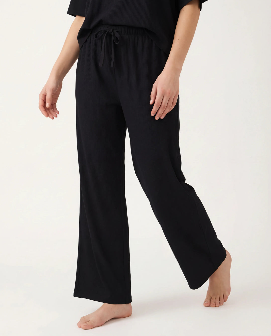 Schwarze gerippte Hose mit weitem Bein aus Bambus