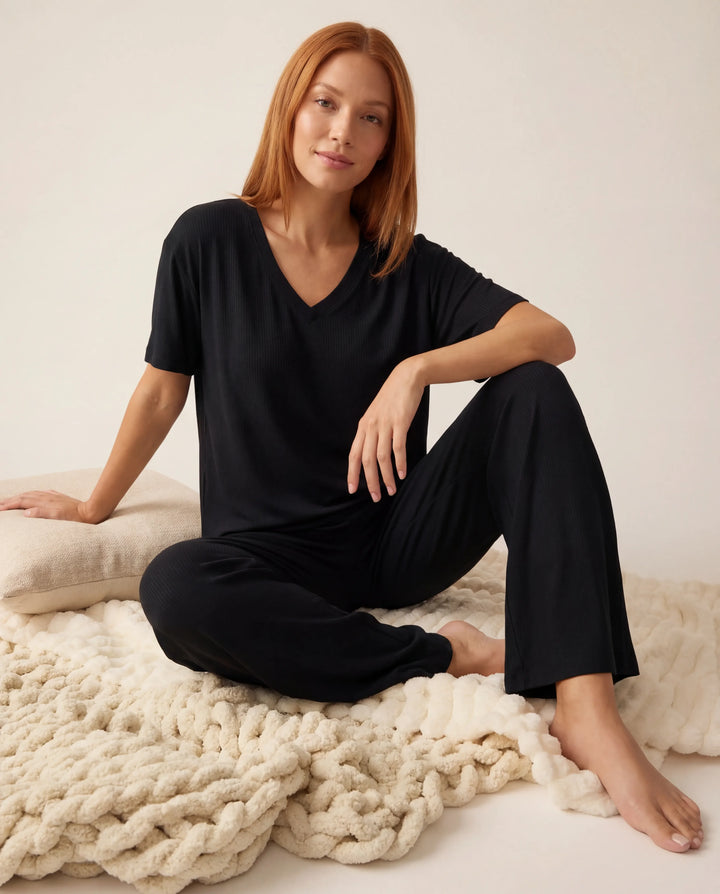 Schwarze gerippte Hose mit weitem Bein aus Bambus