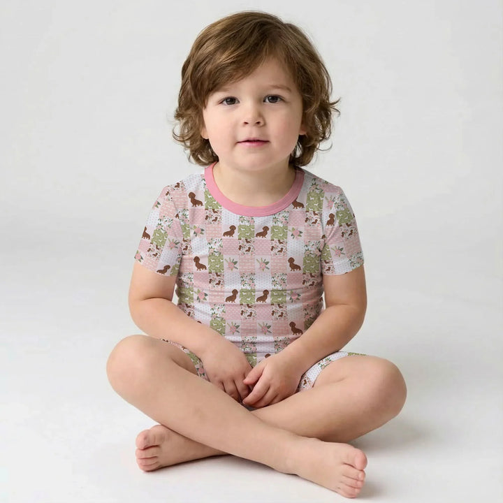 Template Zweiteiliges Pyjama-Set mit kurzen Ärmeln und Shorts