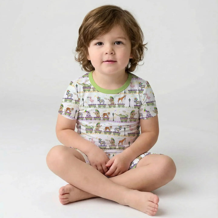 Template Zweiteiliges Pyjama-Set mit kurzen Ärmeln und Shorts