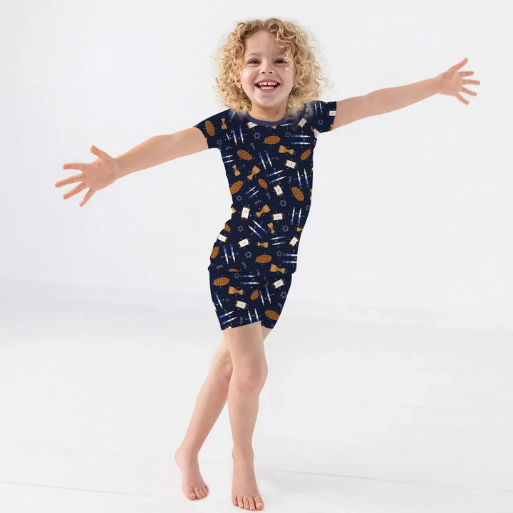 Template Zweiteiliges Pyjama-Set mit kurzen Ärmeln und Shorts