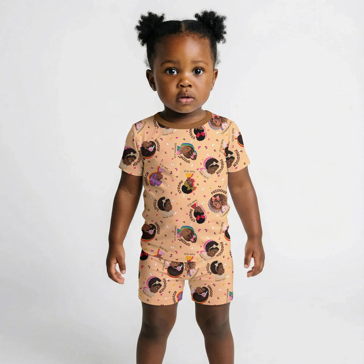 Template Zweiteiliges Pyjama-Set mit kurzen Ärmeln und Shorts