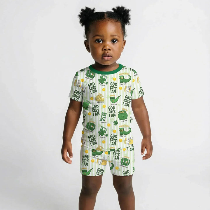 Template Zweiteiliges Pyjama-Set mit kurzen Ärmeln und Shorts