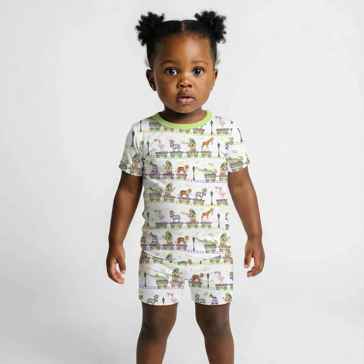 Template Zweiteiliges Pyjama-Set mit kurzen Ärmeln und Shorts