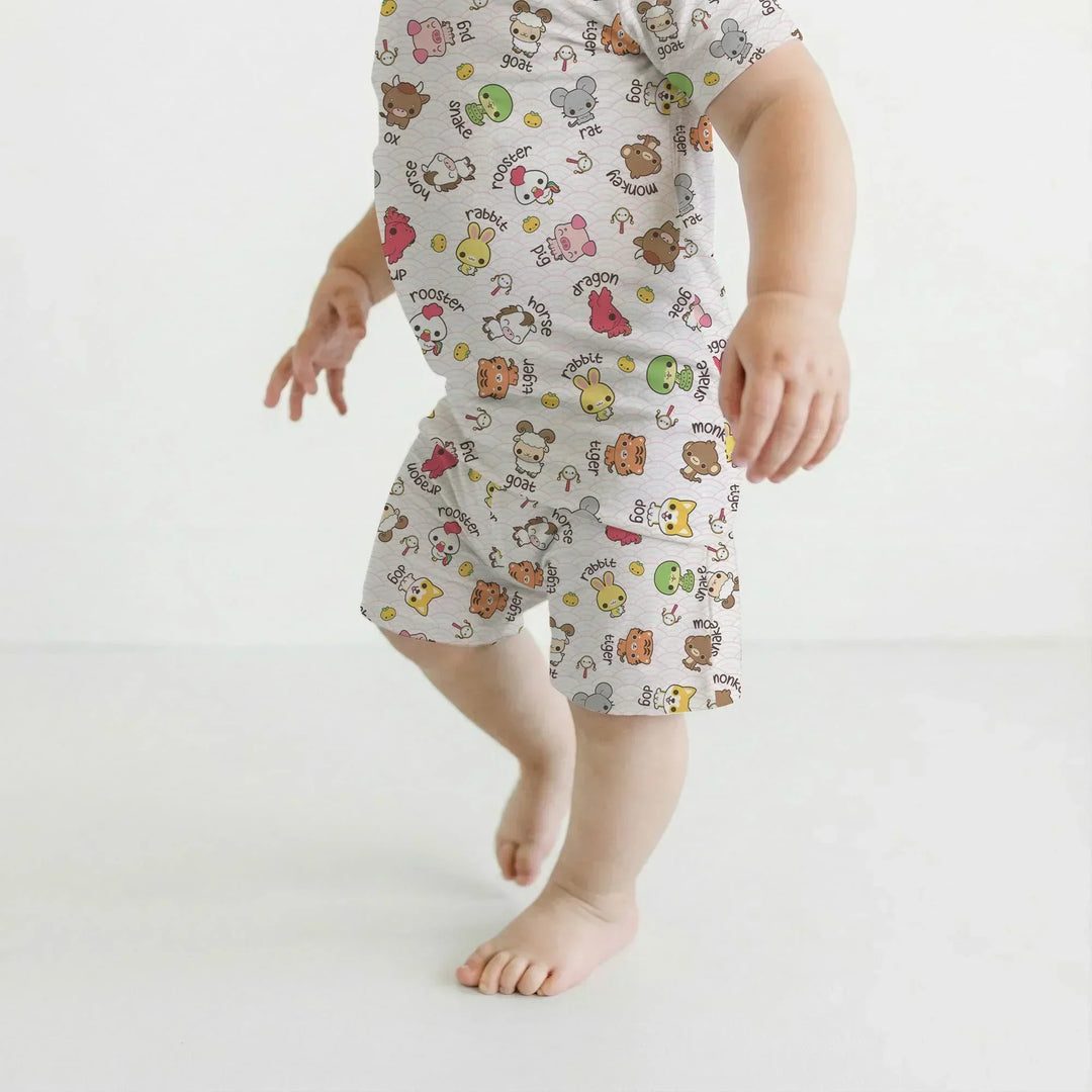 Template Zweiteiliges Pyjama-Set mit kurzen Ärmeln und Shorts