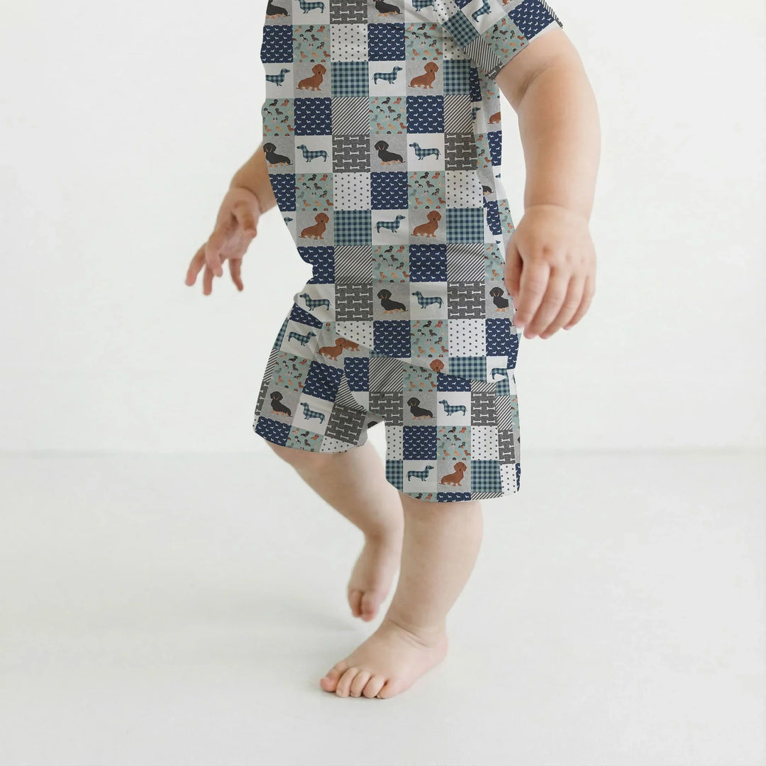 Template Zweiteiliges Pyjama-Set mit kurzen Ärmeln und Shorts