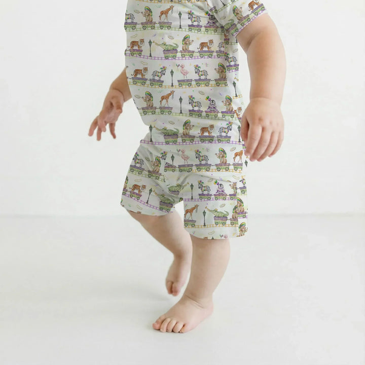 Template Zweiteiliges Pyjama-Set mit kurzen Ärmeln und Shorts