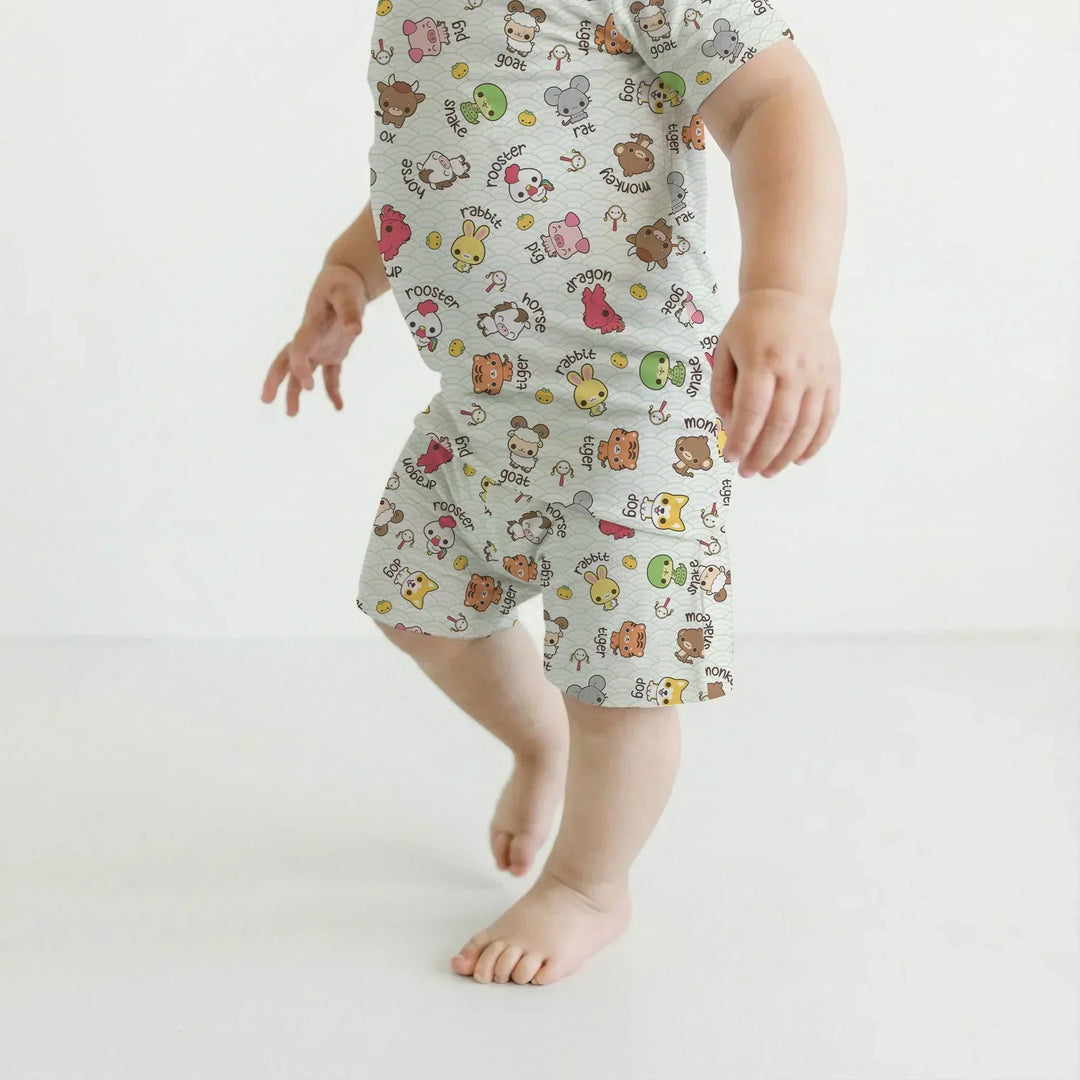 Template Zweiteiliges Pyjama-Set mit kurzen Ärmeln und Shorts