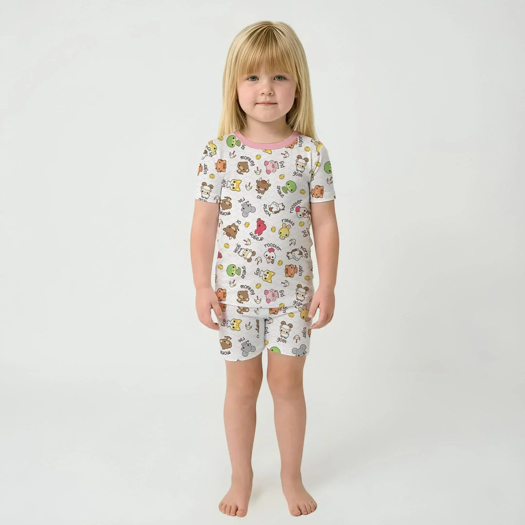 Template Zweiteiliges Pyjama-Set mit kurzen Ärmeln und Shorts