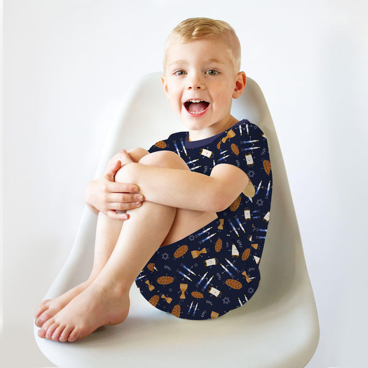 Template Zweiteiliges Pyjama-Set mit kurzen Ärmeln und Shorts