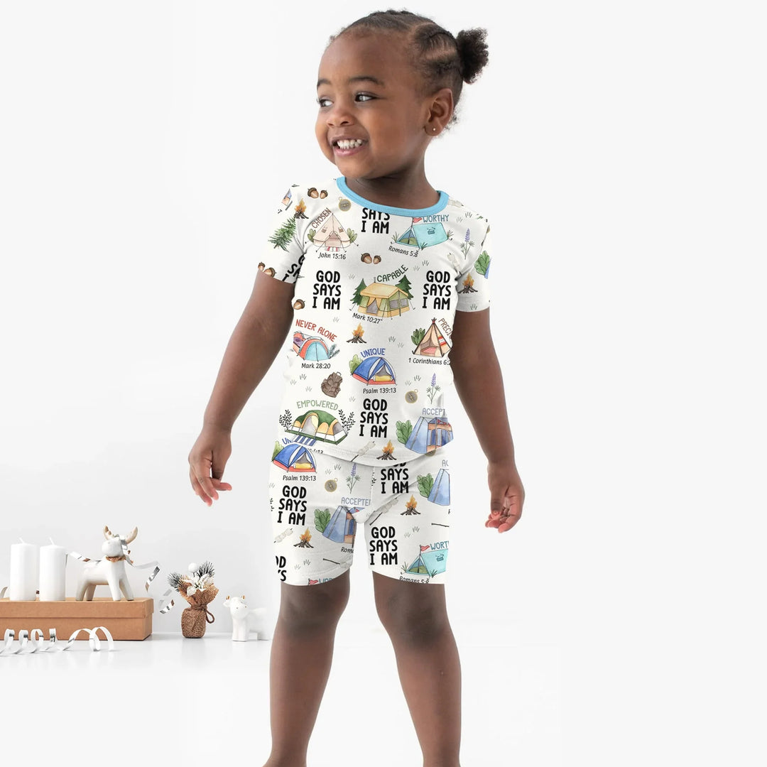 Template Zweiteiliges Pyjama-Set mit kurzen Ärmeln und Shorts