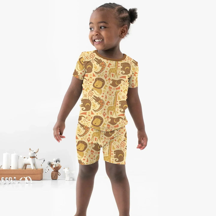 Template Zweiteiliges Pyjama-Set mit kurzen Ärmeln und Shorts