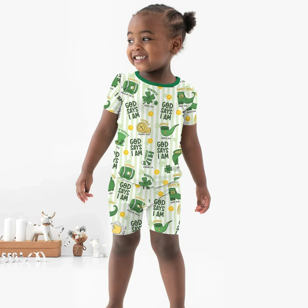 Template Zweiteiliges Pyjama-Set mit kurzen Ärmeln und Shorts