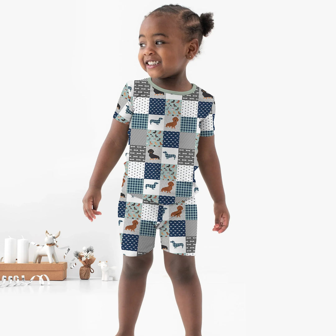Template Zweiteiliges Pyjama-Set mit kurzen Ärmeln und Shorts