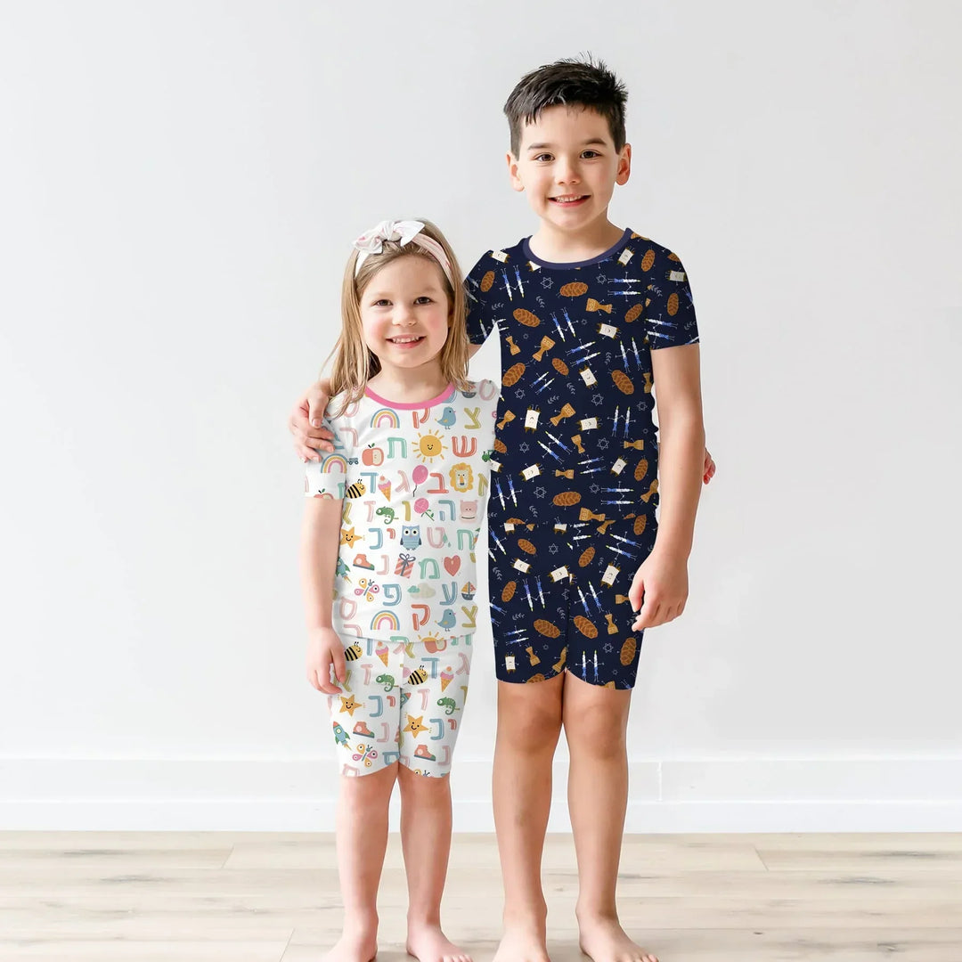 Template Zweiteiliges Pyjama-Set mit kurzen Ärmeln und Shorts