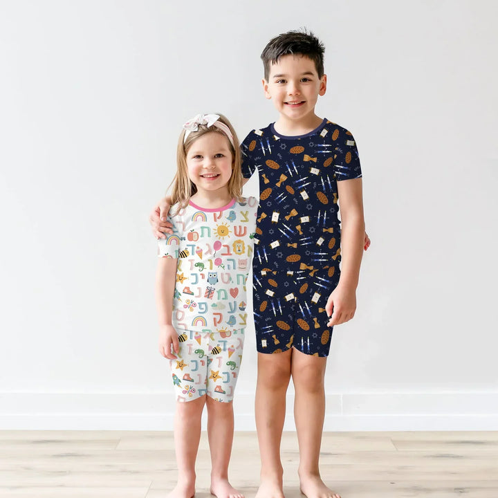 Template Zweiteiliges Pyjama-Set mit kurzen Ärmeln und Shorts