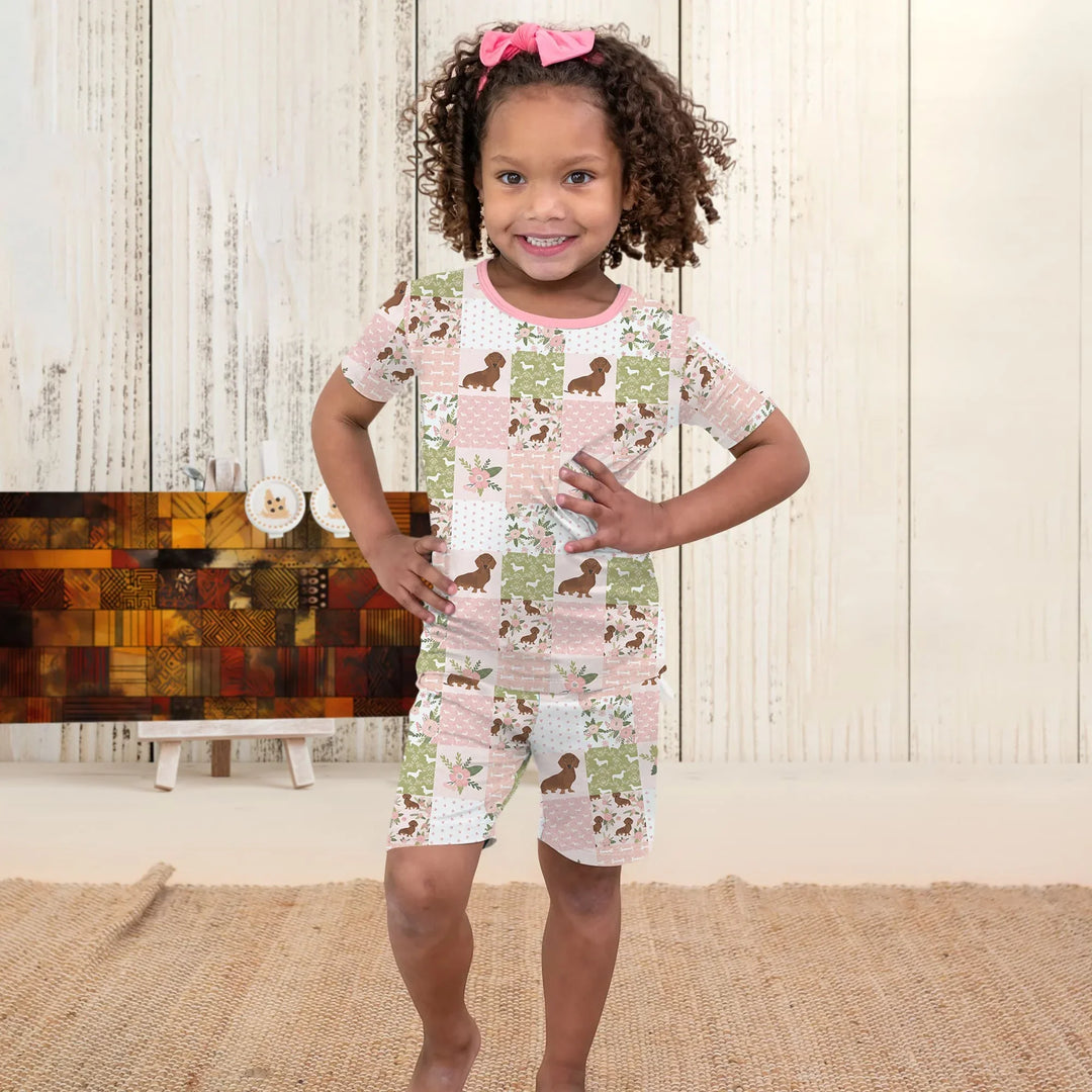 Template Zweiteiliges Pyjama-Set mit kurzen Ärmeln und Shorts