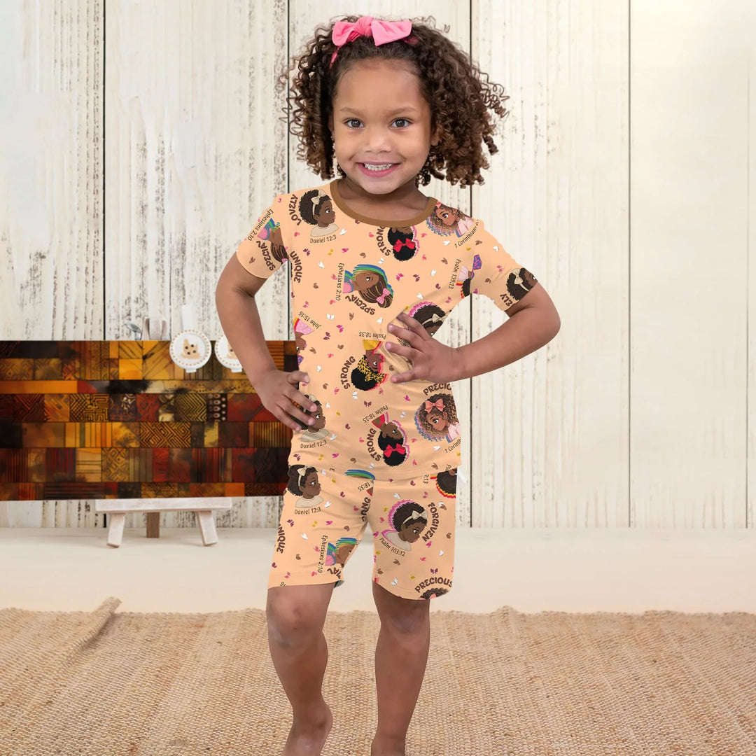 Template Zweiteiliges Pyjama-Set mit kurzen Ärmeln und Shorts