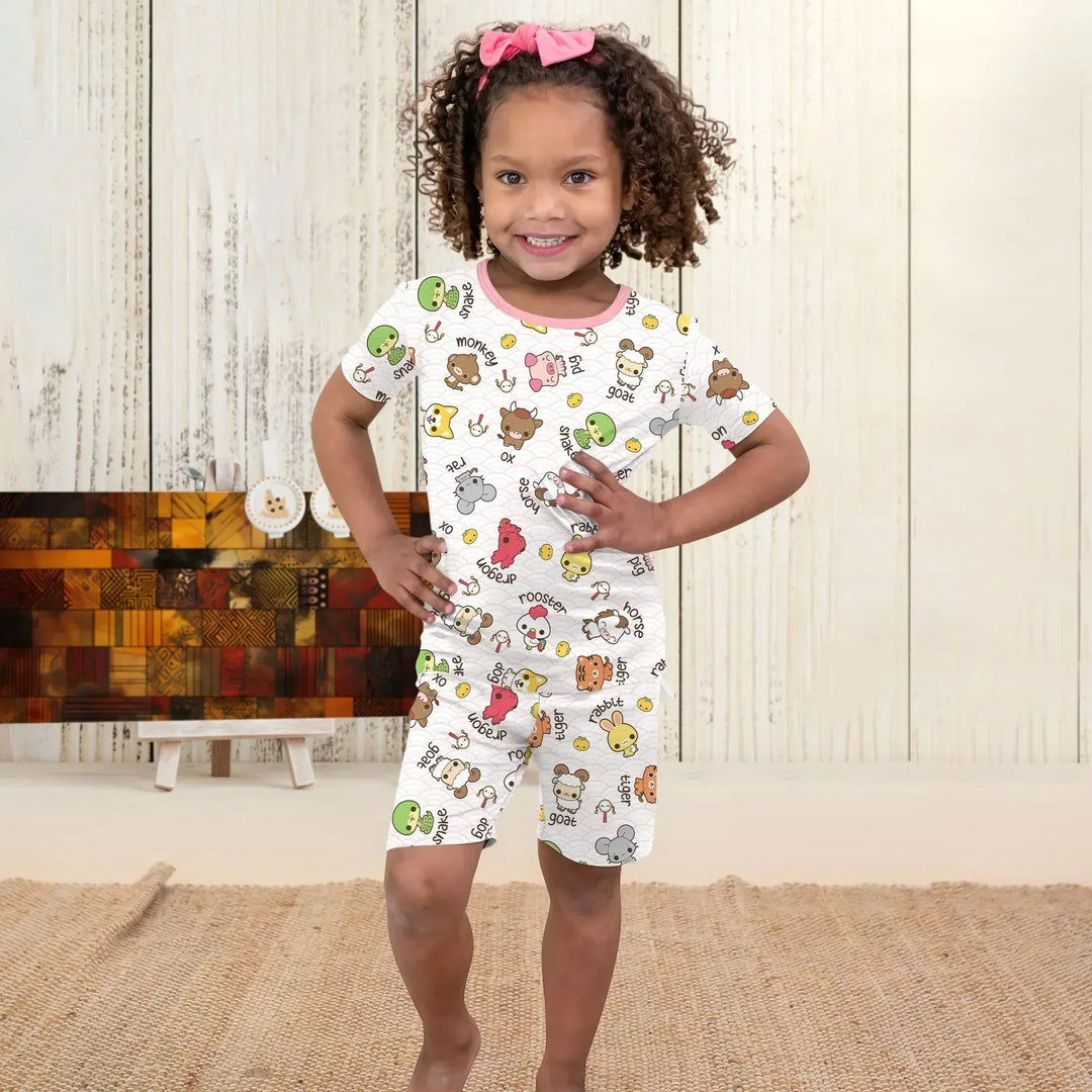 Template Zweiteiliges Pyjama-Set mit kurzen Ärmeln und Shorts