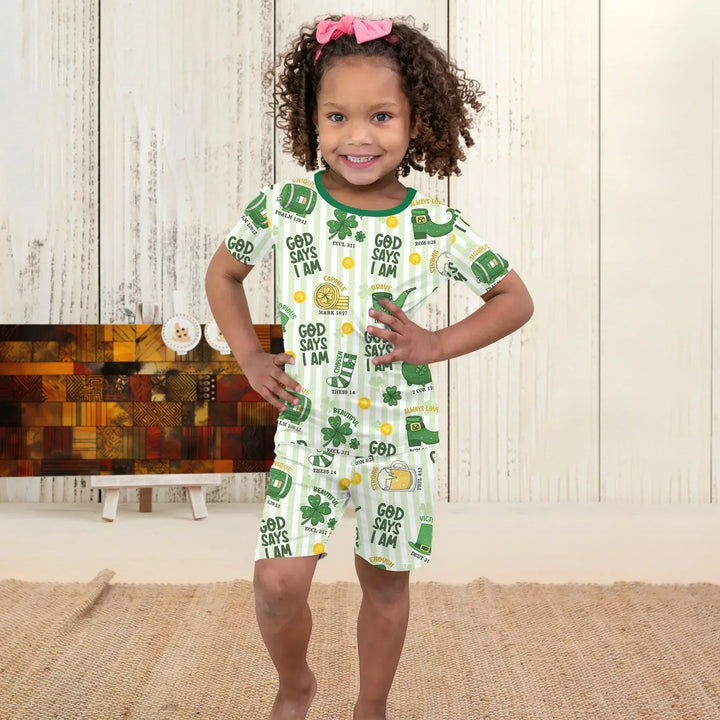 Template Zweiteiliges Pyjama-Set mit kurzen Ärmeln und Shorts