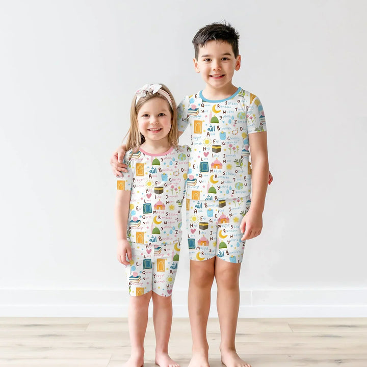 Template Zweiteiliges Pyjama-Set mit kurzen Ärmeln und Shorts