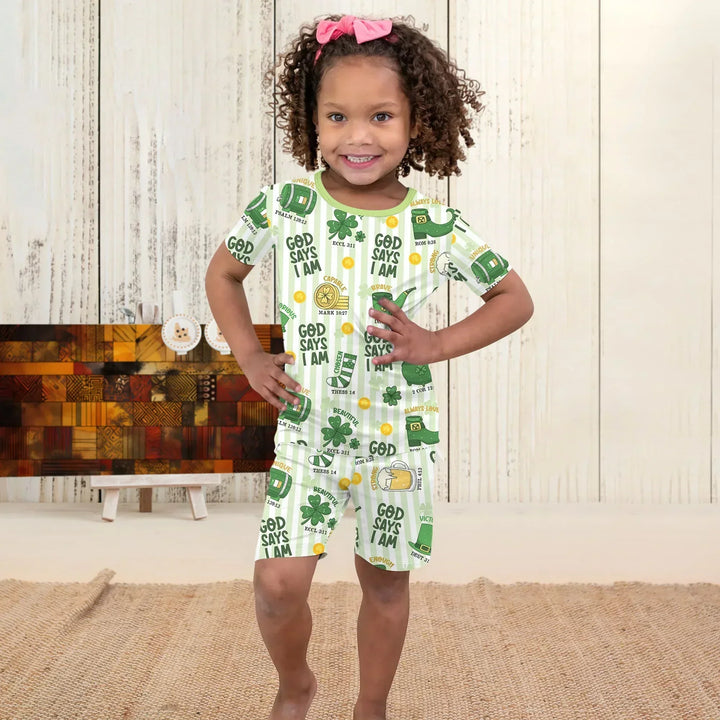 Template Zweiteiliges Pyjama-Set mit kurzen Ärmeln und Shorts