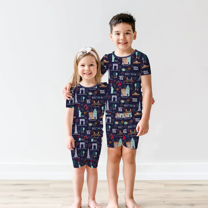 Template Zweiteiliges Pyjama-Set mit kurzen Ärmeln und Shorts