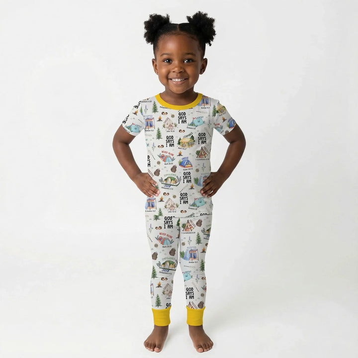 Template Zweiteiliges Pyjama-Set mit kurzen Ärmeln und Shorts