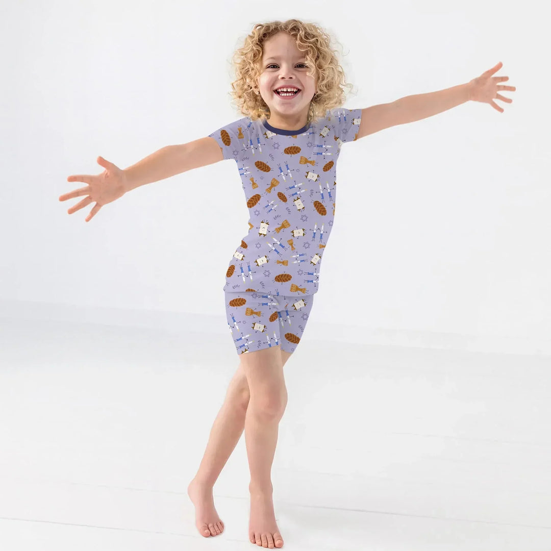 Template Zweiteiliges Pyjama-Set mit kurzen Ärmeln und Shorts