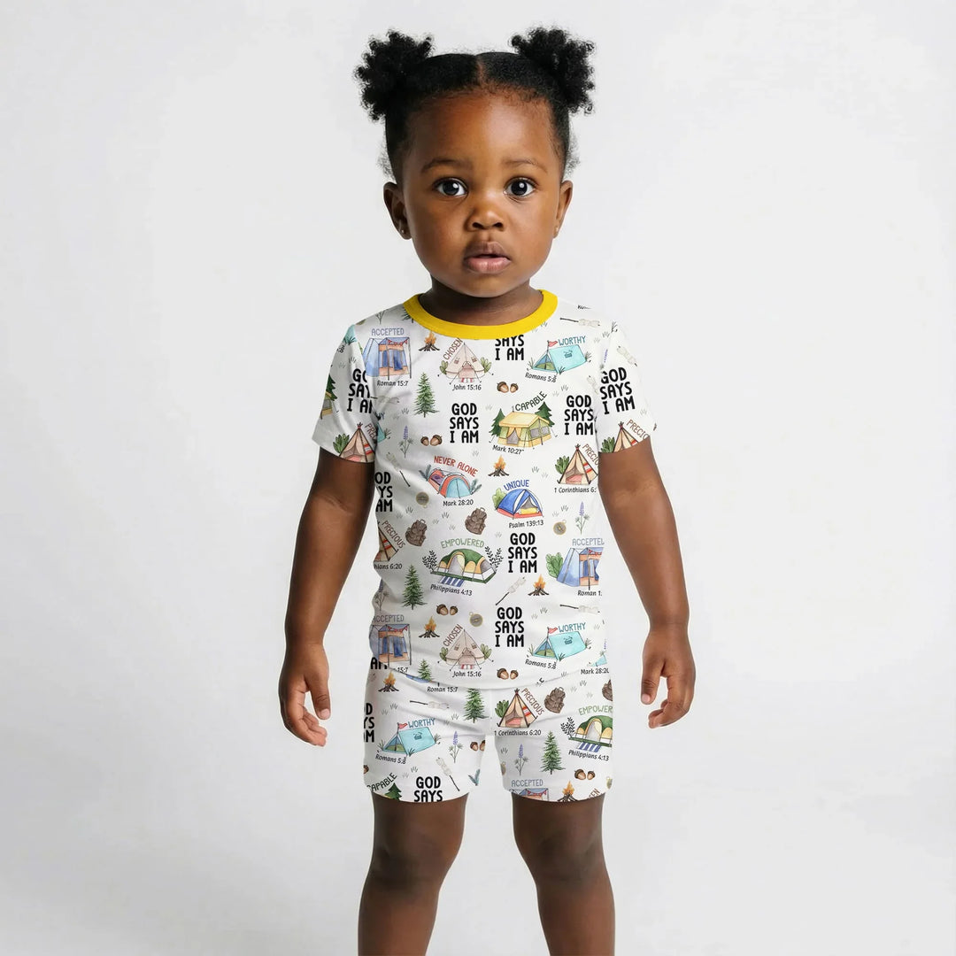 Template Zweiteiliges Pyjama-Set mit kurzen Ärmeln und Shorts