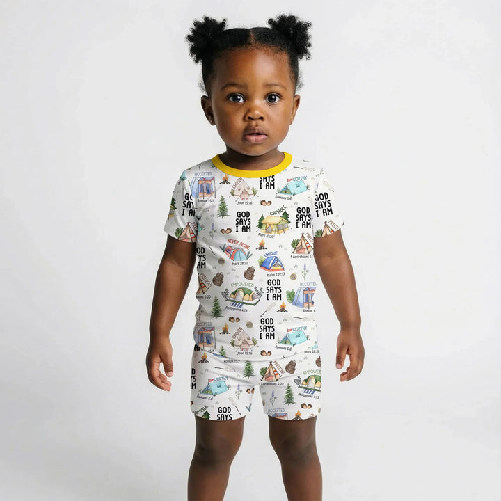 Template Zweiteiliges Pyjama-Set mit kurzen Ärmeln und Shorts