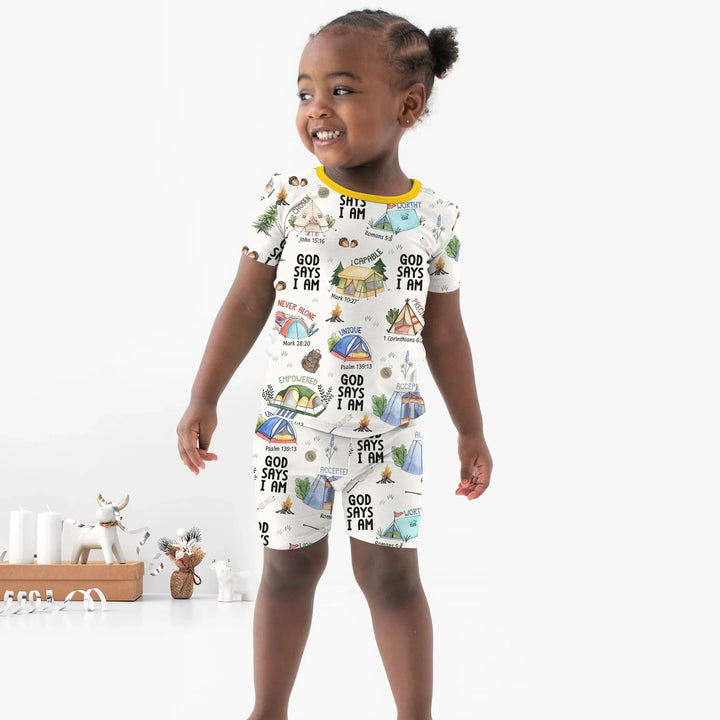 Template Zweiteiliges Pyjama-Set mit kurzen Ärmeln und Shorts